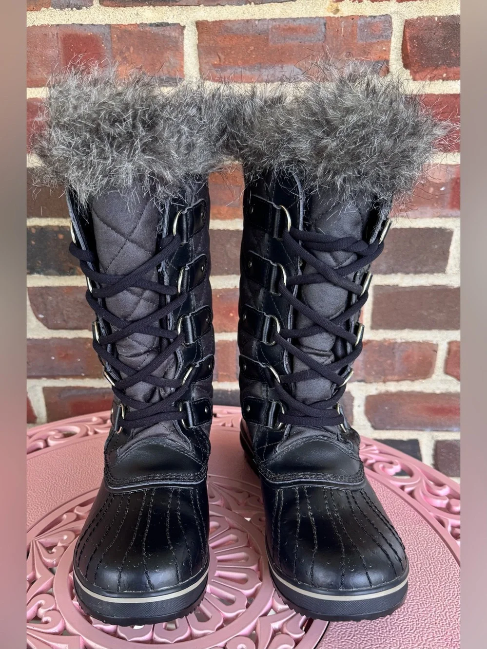 Sorel Women’s Size 9 Quilted Black Lace-Up Winter Boots with Faux Fur Trim